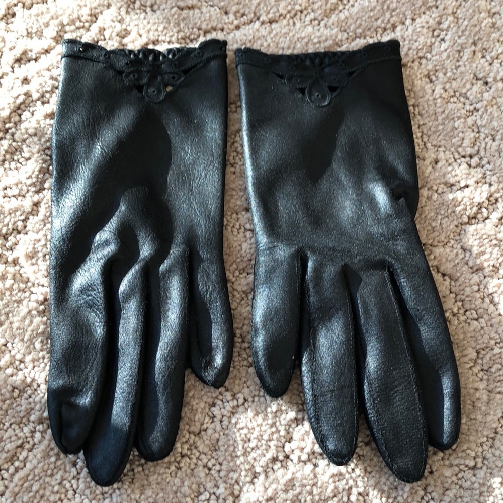 Vintage black gloves